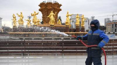 На ВДНХ начались работы по строительству катка - iz.ru - Москва - Россия - Израиль - территория Вднх