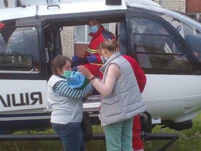 На Львовщине полицейский вертолет доставил трехмесячного младенца в больницу - lenta.ua - Украина - Львов
