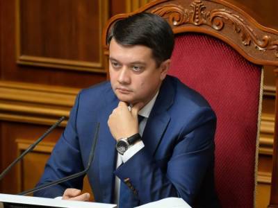 Владимир Зеленский - Дмитрий Разумков - Руслан Стефанчук - Сергей Марченко - Ицхак Герцог - Разумкова отстранили и запланировали отставку, "Укрэксимбанк" попал в скандал с журналистами, в Украину приехал президент Израиля. Главное за день - gordonua.com - Украина - Израиль - Нападение