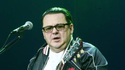 Александр Новиков - Игорь Саруханов - Саруханов раскрыл, что поется в его песне: «скрипка-лиса» или «скрип колеса» - 5-tv.ru - Россия