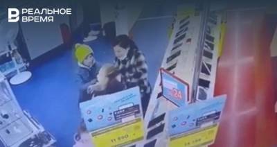 В Челнах попало на видео, как женщина избила ребенка в магазине - realnoevremya.ru - респ. Татарстан - Набережные Челны