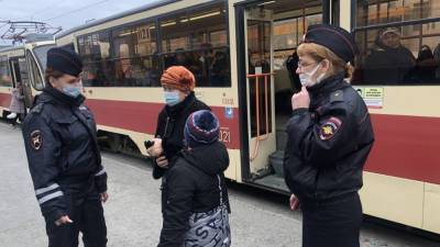ГИБДД Екатеринбурга провела рейд по поиску зацеперов (ФОТО) - newdaynews.ru - Россия - Екатеринбург
