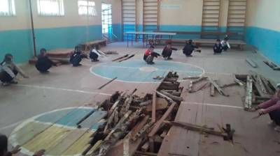 В Кашкадарье школьники занимаются физкультурой в зале с прогнившими полами - podrobno.uz - Узбекистан - Ташкент - Кашкадарьинская обл.
