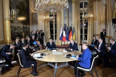 Владимир Зеленский - Владимир Путин - Дмитрий Песков - Коммерсантъ: Россия направила Украине проект решений по итогам встречи президентов - mk.ru - Москва - Россия - Украина - Киев