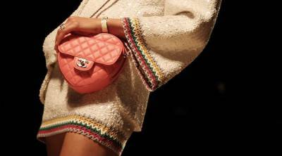 Louis Vuitton - Chanel - Альтернативный взгляд на коллекцию Chanel весна-лето 2022 - skuke.net - Париж