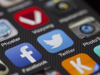 Сбой в работе Facebook помешал трудиться каждому шестому россиянину - rosbalt.ru - Россия