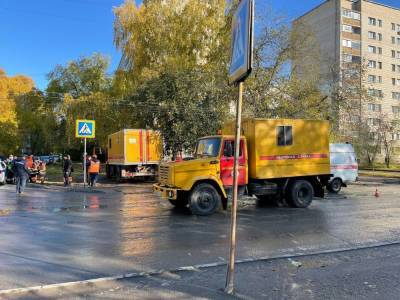 В Ленинском районе Новосибирска «ЗИЛ» сбил девушку на пешеходном переходе - runews24.ru - Новосибирск - район Ленинский, Новосибирск