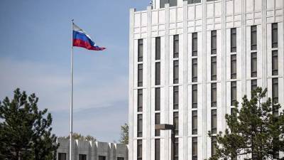 Дмитрий Песков - Песков назвал эмоциональным призыв сенаторов США выслать российских дипломатов - iz.ru - Россия - США - Вашингтон - Израиль
