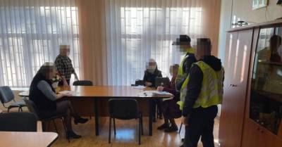 Полиция обыскала Голосеевскую РГА Киева: подозревают кражу из бюджета 2 млн грн - delo.ua - Украина - Киев
