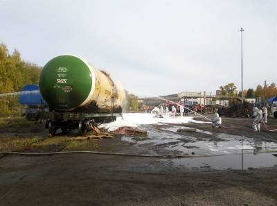 В Ульяновске опрокинулись шесть цистерн с нефтепродуктами. Спецслужбы «спасали пострадавших» - ulpravda.ru - Россия - Ульяновск - Ульяновская