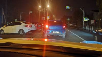 Воронежцы пожаловались на вечные пробки из-за неработающего 1,5 месяца светофора - vestivrn.ru - Воронеж