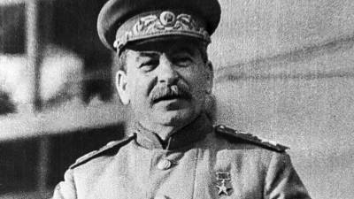 Иосиф Сталин - В красноярской школе провели День учителя на фоне портрета Сталина - iz.ru - Израиль