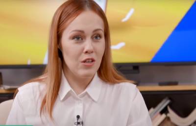 Показала, что под платьем: певица Alyosha повисла на лестнице в откровенном мини, засветив лишнего – "Прям огонь" - ukrainianwall.com - Украина
