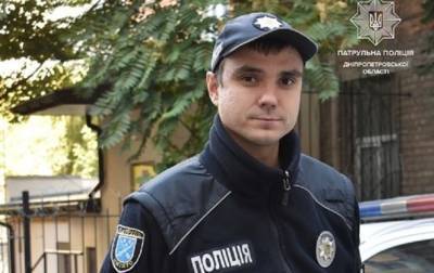 Лежали на улице без сознания: на Днепропетровщине патрульный спас девочек - korrespondent.net - Украина - Днепропетровская обл. - Каменск