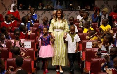 Дональд Трамп - Стефани Гришэм - Мелания Трамп - Мелания Трамп планировала дарить африканским детям зеркала - korrespondent.net - США - Украина - Малави