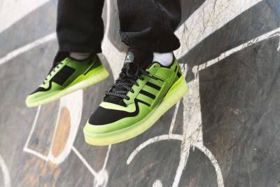 Microsoft и Adidas выпустят лимитированные кроссовки в стиле Xbox к 20-летию консоли - itc.ua - Украина - Microsoft