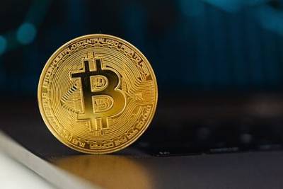 Курс биткоина взлетел до 55 тысяч долларов - lenta.ru - Китай