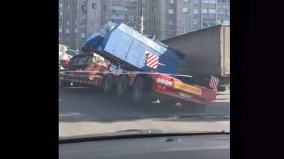 Воронежцы сняли на видео ДТП с гружёным манипулятором - vestivrn.ru - Воронеж