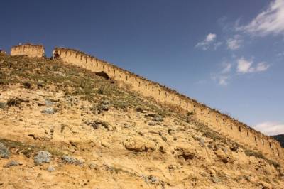 Часть крепостной стены в дагестанском Гунибе разрушилась из-за ливней - aif.ru - респ. Дагестан - район Гунибский