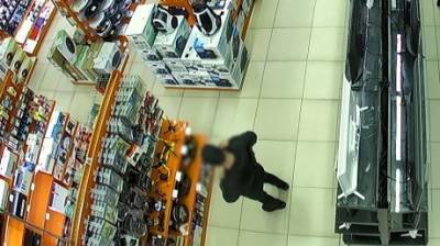 В Пензе кража из магазина цифровой техники попала на камеры - penzainform.ru - Россия - Пенза - район Пензенский