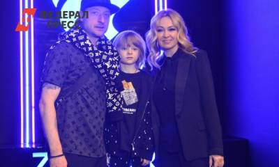 Яна Рудковская - Евгений Плющенко - Александр Плющенко - Гном Гномыч обратился к россиянам со сломанной рукой - fedpress.ru - Москва