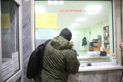 «Одна из пуль попала в окно гимназии». В Петербурге студент устроил стрельбу на улице - znak.com - Россия - Ленинградская обл. - Санкт-Петербург