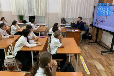 Корреспондент Омар Магомедов рассказала детям, как попасть на Северный полюс - mirmol.ru - Каспийск