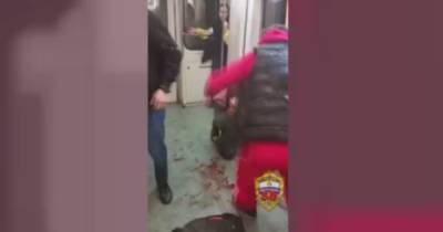 Избивали несколько минут: что известно о нападении в метро в Москве - ren.tv - Москва