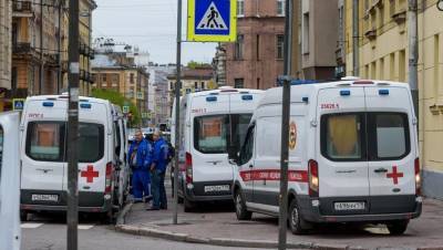 Заболеваемость COVID-19 в Петербурге вернулась к 2,5 тыс. пациентов в сутки - dp.ru - Москва - Россия - Ленинградская обл. - Санкт-Петербург