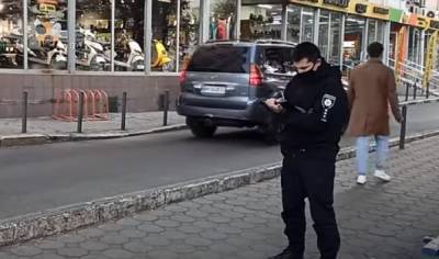 Мужчина с ножом атаковал покупателя на Привозе, всё из-за носков: кадры ЧП в Одессе - politeka.net - Украина - Одесса - Одесская обл. - район Приморский, Одесса