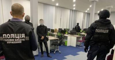 В Киеве и Харькове накрыли мошеннические колл-центры, выманившие у американцев $7,5 млн - delo.ua - США - Украина - Киев - Киевская обл. - Харьковская обл. - Харьков
