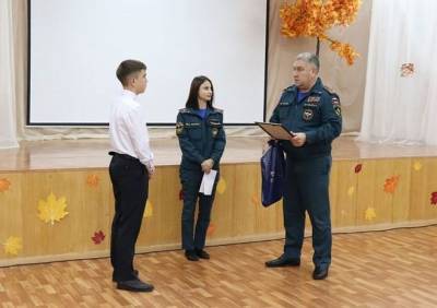 Александр Воробьев - В Рязани наградили школьника, спасшего тонущего мужчину - ya62.ru - Россия - Рязанская обл. - Рязань