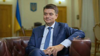 Владимир Зеленский - Дмитрий Разумков - Елена Кондратюк - Разумкова отправили в отставку. Он собрался в президенты - vesti.ru - Украина