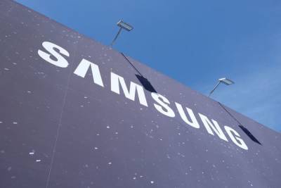 Samsung запрограммировала новый смартфон на фиксацию падения с высоты - aif.ru - Россия - Китай