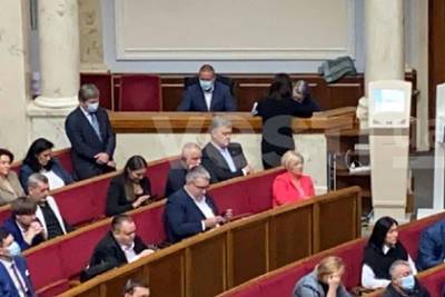 Дмитрий Разумков - Петр Порошенко - Александр Онищенко - Порошенко уснул во время голосования за отставку спикера Верховной Рады - lenta.ru - Украина