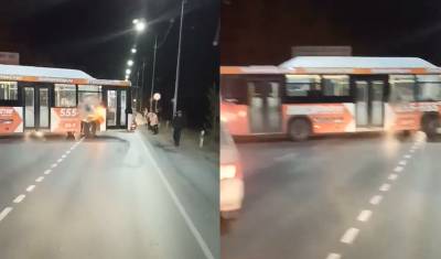 Около Тюмени автобус полностью перекрыл две полосы движения из-за аварии - nashgorod.ru - Тюмень