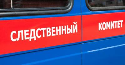 Морозил ноги на бетоне: школьника без сменки заставили ходить в носках - ren.tv - Кемеровская обл.