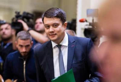 Дмитрий Разумков - В «Слуге народа» рассказали, как депутатам заплатили за отставку Разумкова - news-front.info - Украина