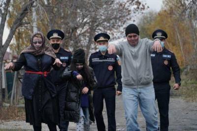 В Казахстане спасатели в костюмах зомби рассказали жителям о безопасности - aif.ru - Казахстан