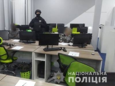 Полиция Украины и ФБР разоблачили кол-центр, выманивший у иностранцев $7,5 млн - gordonua.com - США - Украина - Киев - Киевская обл. - Харьковская обл. - Харьков