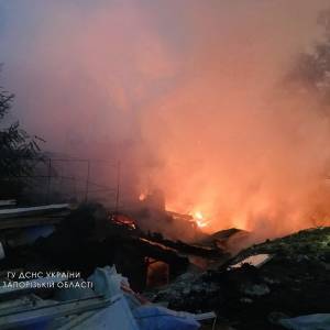 Спасатели сообщили подробности пожара в Шевченковском районе Запорожья: есть пострадавший. Фото - reporter-ua.com - Украина - Запорожская обл. - Запорожье - район Шевченковский, Запорожье