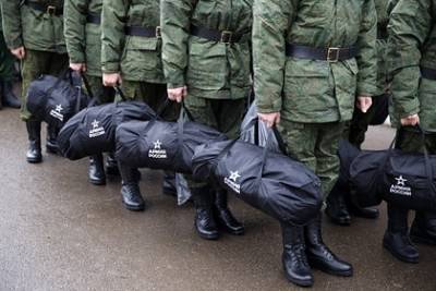 На Урале выявили дедовщину в военном поселке с двумя погибшими срочниками - lenta.ru - Свердловская обл.