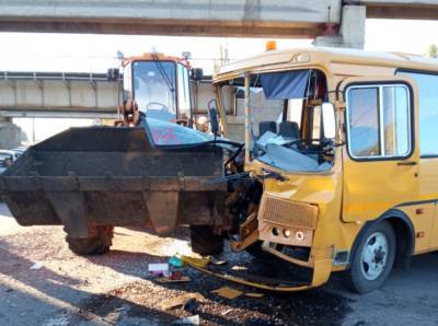 В Воронежской области в ДТП со школьным автобусом пострадали семь человек - runews24.ru - Воронежская обл. - район Таловский