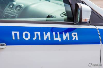 Полицейские нашли в квартире труп обнаженной петербурженки после прыжка мужчины с балкона - news.vse42.ru - Москва - Россия - Санкт-Петербург