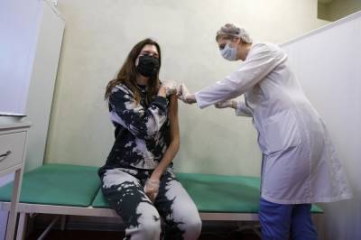 В России не зафиксировали смертей, связанных с вакцинацией - tvc.ru - Россия - Махачкала