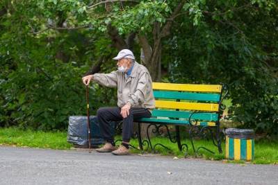 Дмитрий Лисовец - В Петербурге из-за коронавируса могут ввести ограничения для пенсионеров - znak.com - Санкт-Петербург