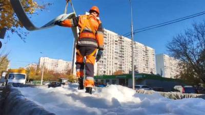 Столичный Комплекс городского хозяйства рассказал, откуда в Отрадном снег - vm.ru - Москва