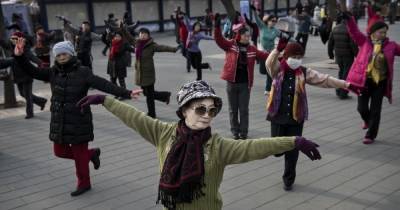Китайцы придумали устройство для борьбы с громкой музыкой танцующих бабушек (видео) - focus.ua - Китай - Украина