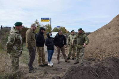 Американские эксперты посетили украинско-российскую границу на Сумщине - lenta.ua - Россия - США - Украина