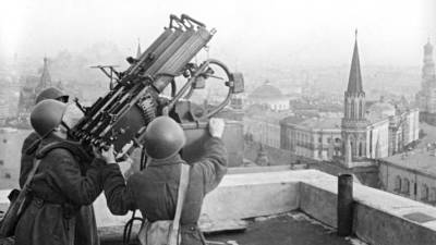 Владимир Путин - Валерий Герасимов - Внуку героически погибшего в 1942 году полковника Полосухина вручили звезду Героя РФ - inforeactor.ru - Москва - Россия